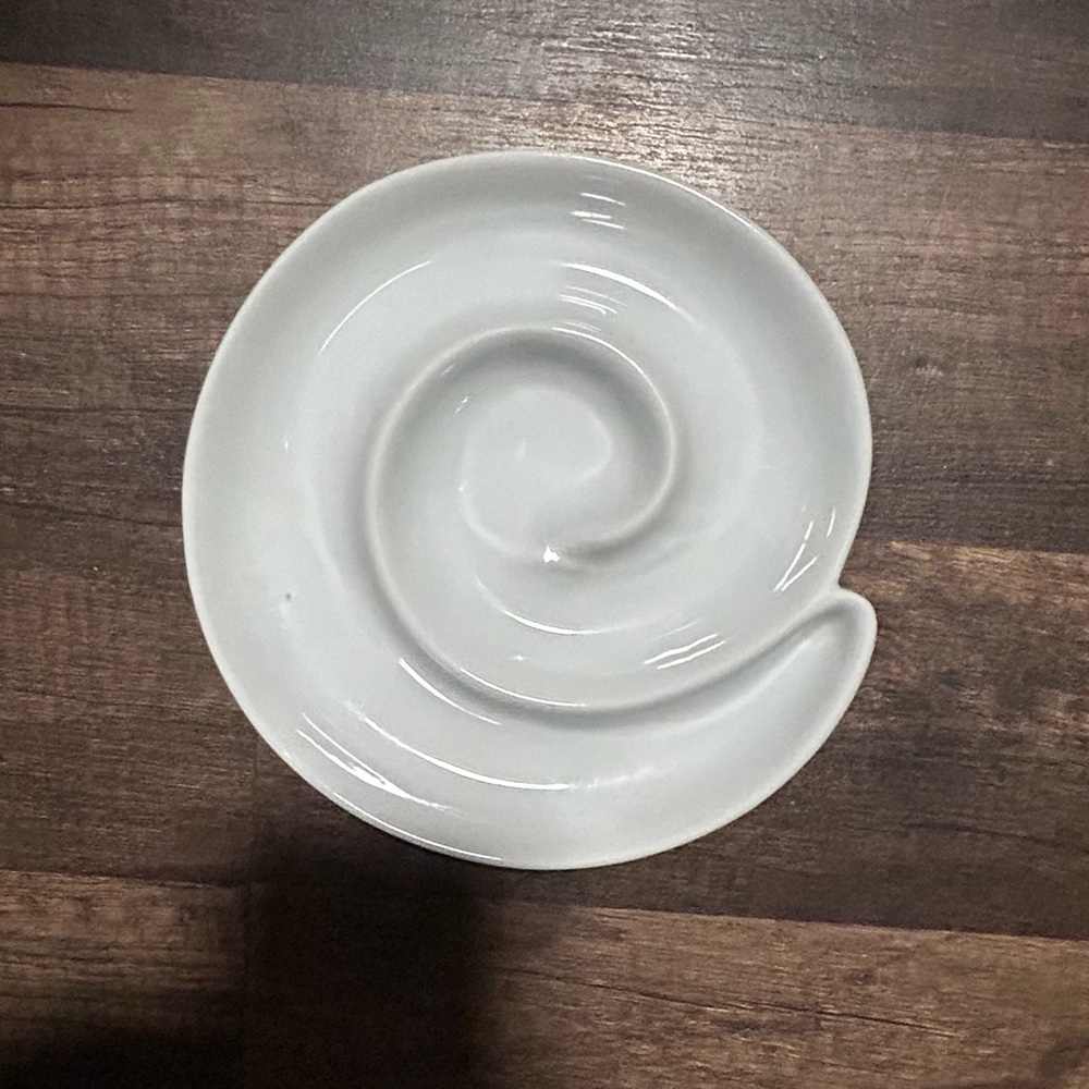 Cordon bleu White Spiral Ceramic Serving Dish - Modern Home Dining